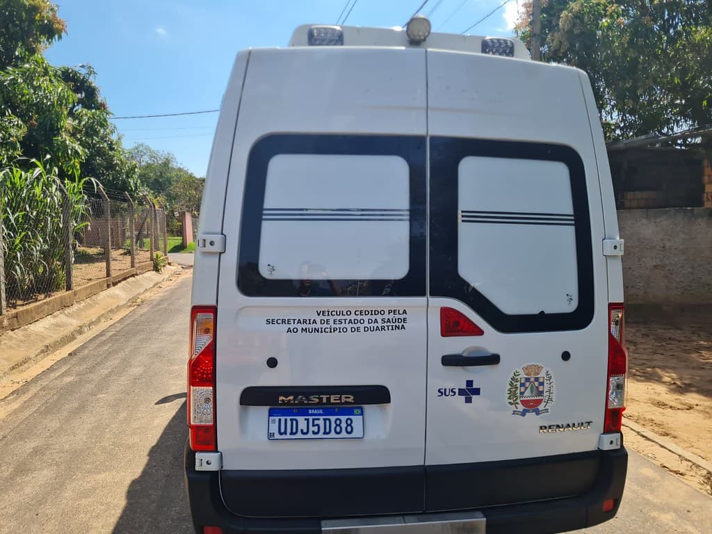 Entrega de ambulância cedida pela Secretaria de Estado da Saúde
