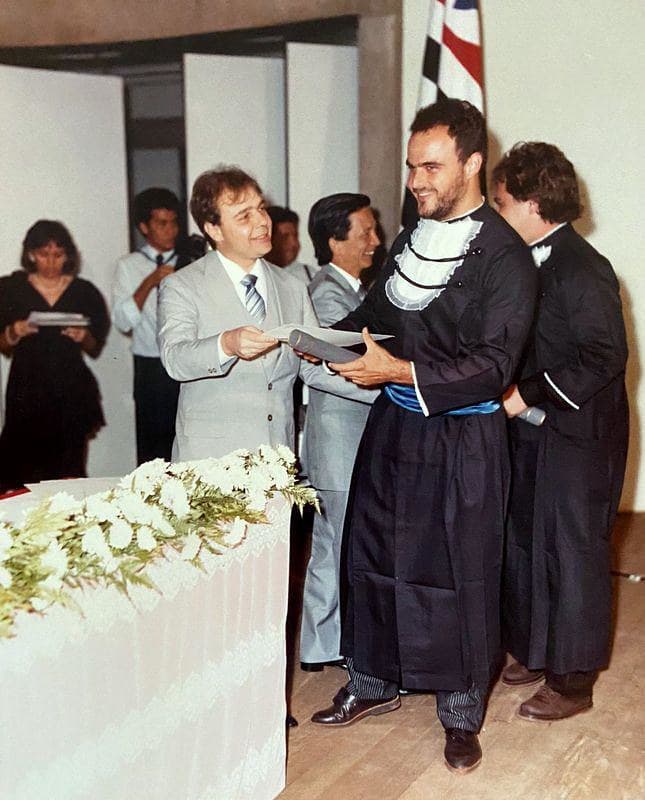 Ricardo Madalena recebendo diploma de Engenharia Civil pela UNESP de Bauru