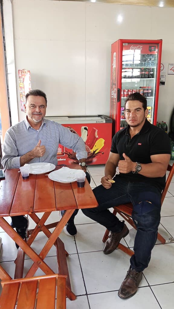 Ricardo Madalena em agenda com lideranças locais em Cabrália Paulista